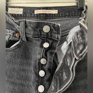 Levi’s Ribcage Straight Ankle in stonewashed black. Size 24